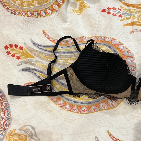 Victoria’s Secret Black lace Dream Angels Balconet 32D - Picture 8 of 8